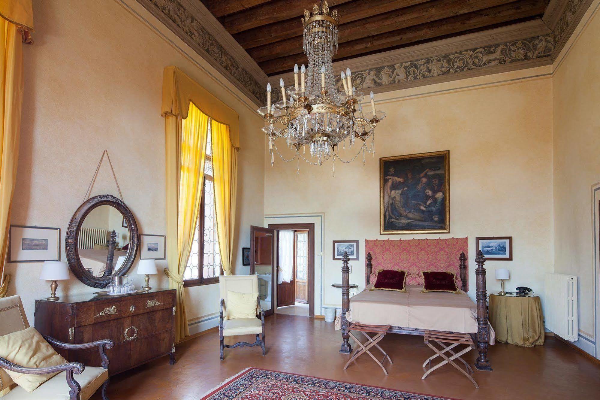 Гостьовий будинок Castello Di Ронкаде Екстер'єр фото