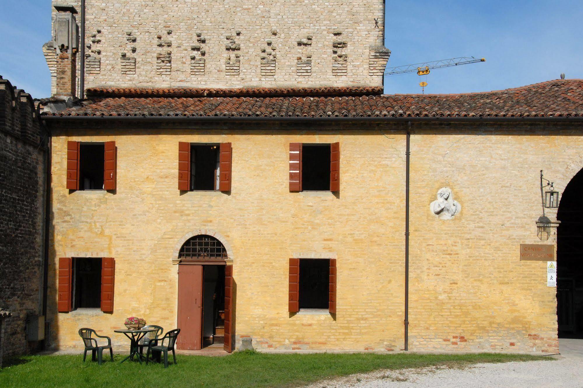 Гостьовий будинок Castello Di Ронкаде Екстер'єр фото